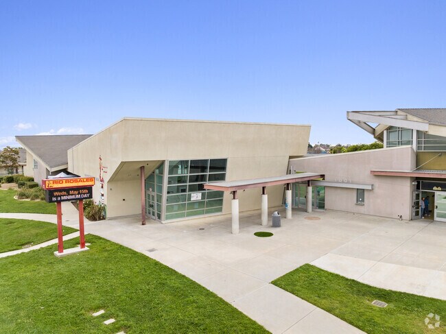 Rio Rosales Elementary School serves over 425 students from K-5th grade in Oxnard, CA.