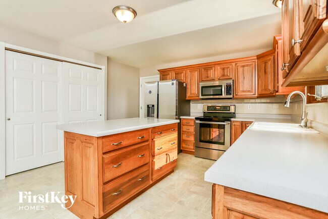 3105 Hawk Dr, Saint Charles, MO 63301 - photo 5