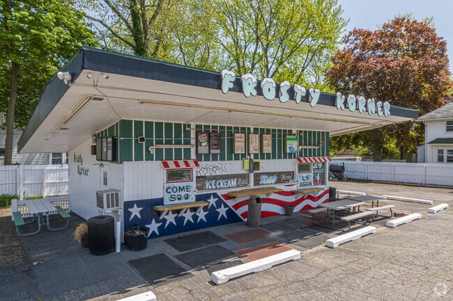 Cool off with Frosty Korner ice cream, just outside the Quentin Park neighborhood