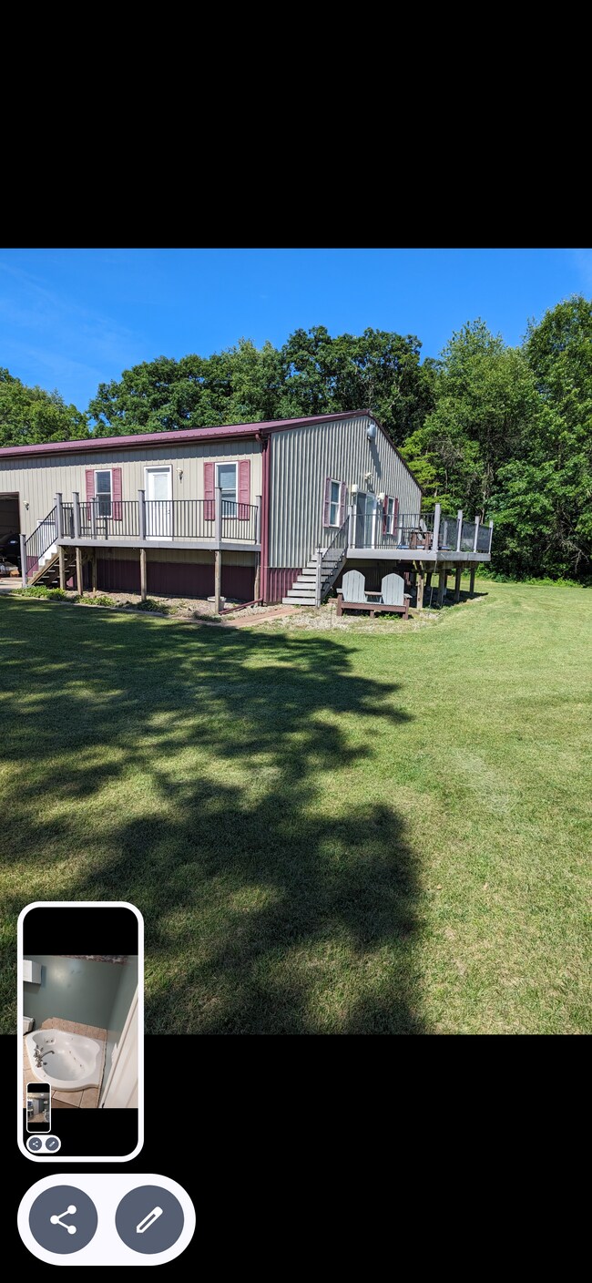 855 E Division St, Demotte, IN 46310