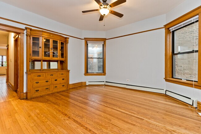 3712 N Magnolia Ave unit 1, Chicago, IL 60613 - photo 2