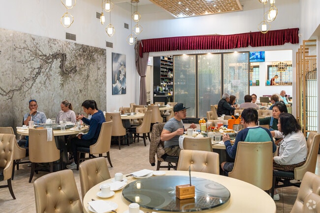 MingHin Cuisine serves dim sum near Wheaton's North Danada.