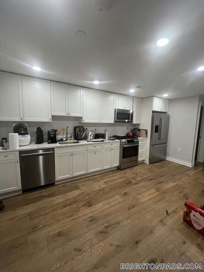 14 Mt Hood Rd Unit 1, Boston, MA 02135