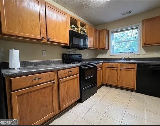 3955 Cypress Pointe Dr, Union City, GA 30291 - photo 3