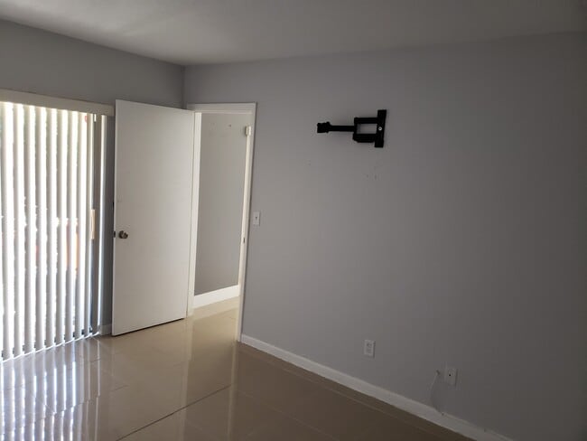 11864 SW 8th Ct, Davie, FL 33325 - photo 4