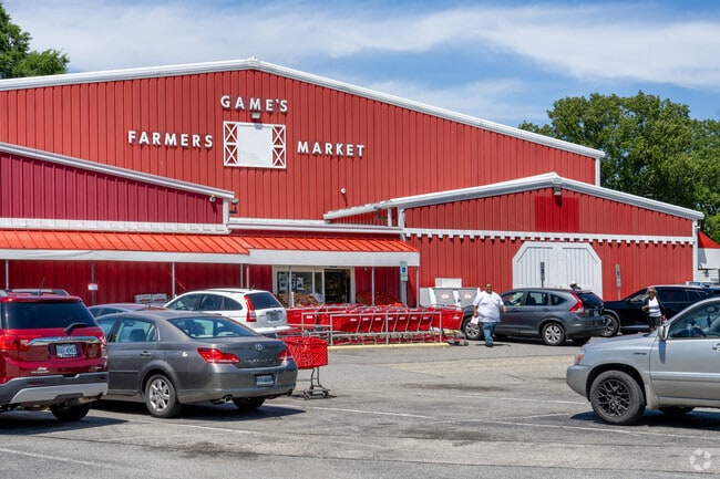 Morrison residents who love supporting local growers can find their favorites at Games Farmers Market nearby.