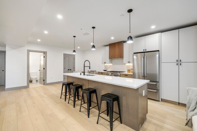 566 E 3rd St unit 1, Boston, MA 02127 - photo 3