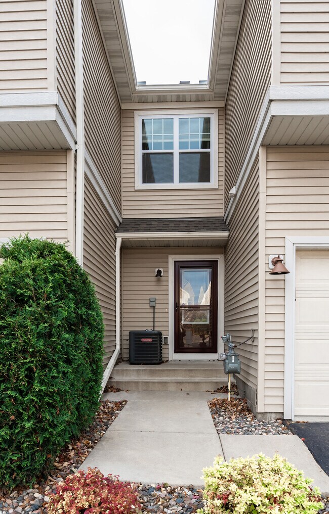 Entrance next to garrage