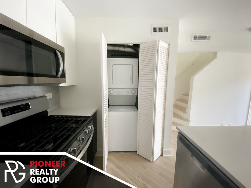 1014 W Grace St unit 944-A102, Chicago, IL 60613 - photo 1