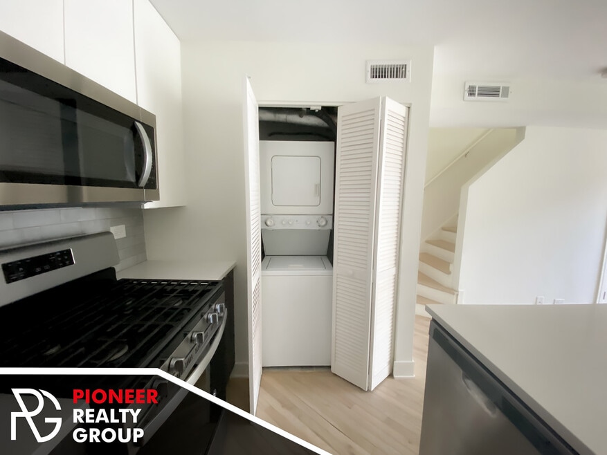 1014 W Grace St unit 954-C101, Chicago, IL 60613 - photo 1