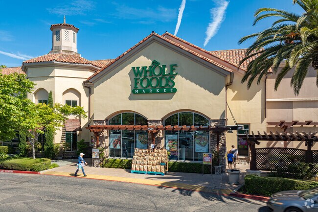 The residents of Prefumo can get all their fresh produce at the nearby Whole Foods Market.