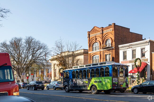 Capital District Transportation Authority offers public transit to and from Ballston.