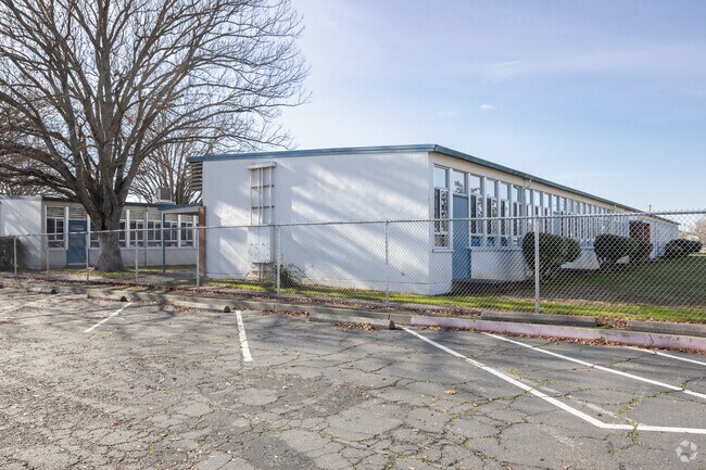 Mark Twain Elementary has 13 full time teachers.