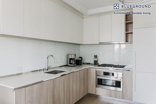 572 11th Ave unit FL12-ID1519, New York, NY 10036 - photo 7