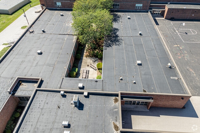 Lincolnway Elementary's internal courtyard offers students a quiet place to study.