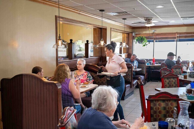 Many Parkland Ridge residents dine at Sammy's Restaurant for its delicious food.