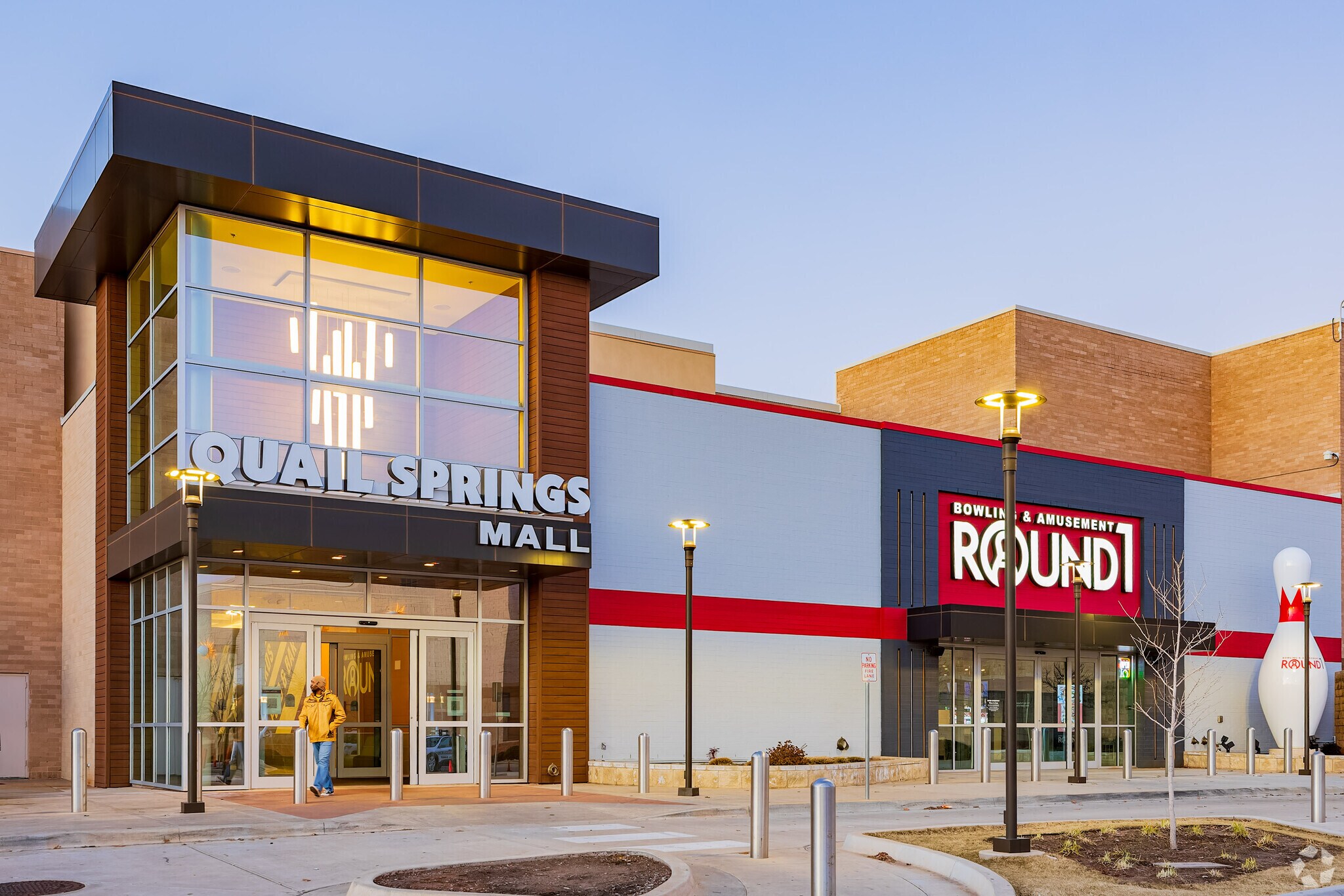 Quail Springs Mall near Valencia offers various entertainment options.