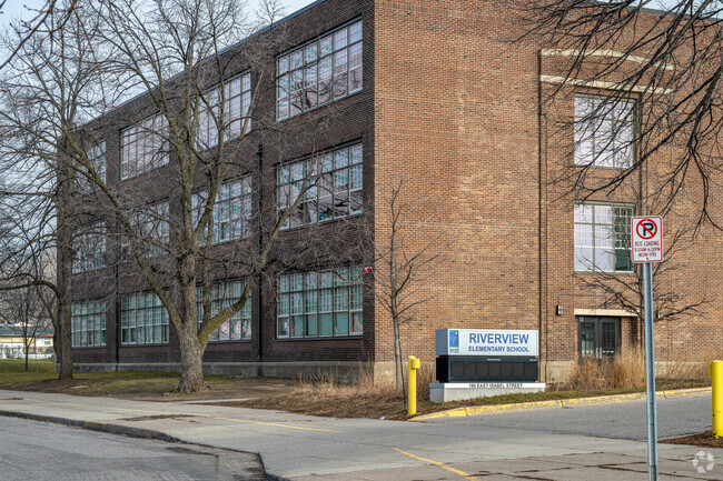 Riverview Elementary School is a public school with dual language programs.