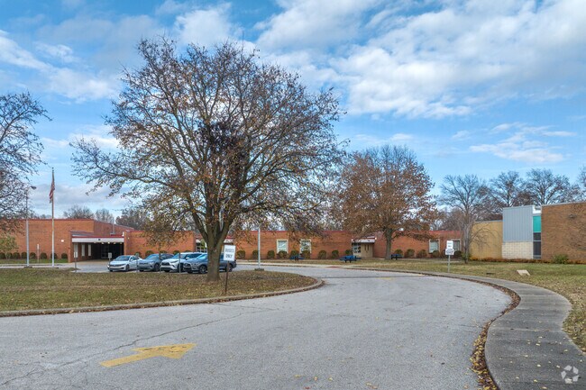 Bowen Elementary School has a 17-1 student to teacher ratio.
