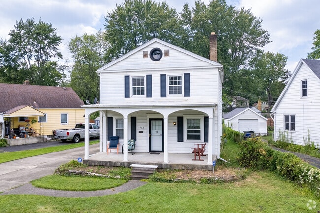 Many homes in the North Linden neighborhood have detached garages.