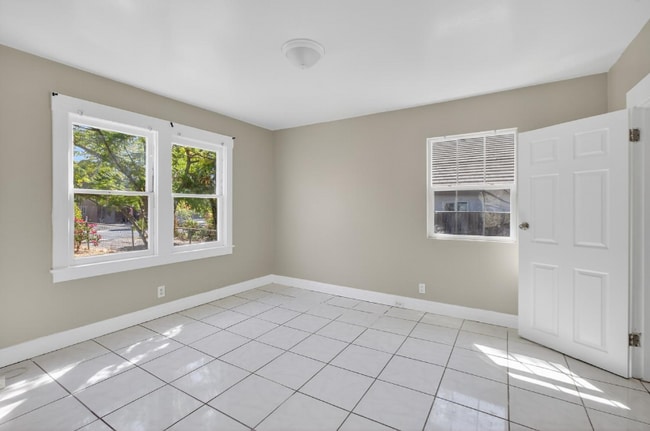 5080 Enrico Blvd unit 1, Sacramento, CA 95820 - photo 3