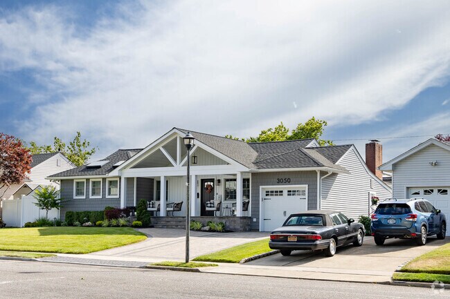 One of the most common style homes in North Wantagh are the ranch style homes.