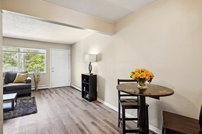 1 Bedroom - Inviting Living & Dining Room Area