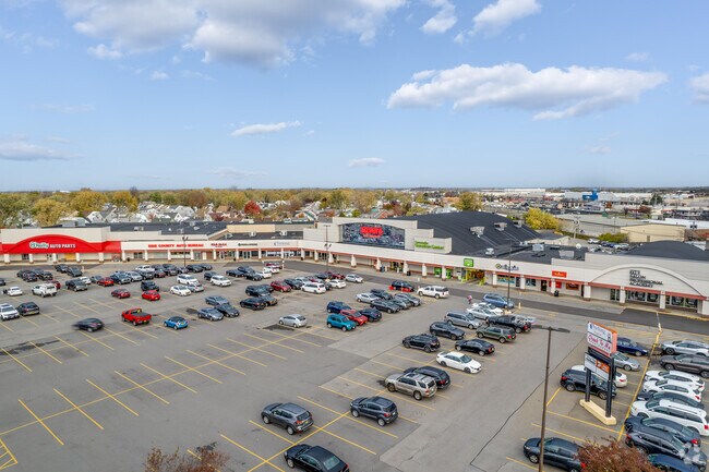 Sheridan Harlem Plaza is centrally located within Snyder, adding to its popularity.