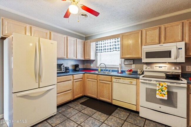 606 Manassas Dr, Wilmington, NC 28409 - photo 7