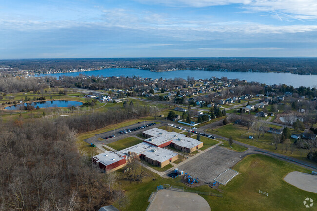 Torrey Hill Intermediate School has great teachers, holding a B rating on Niche.