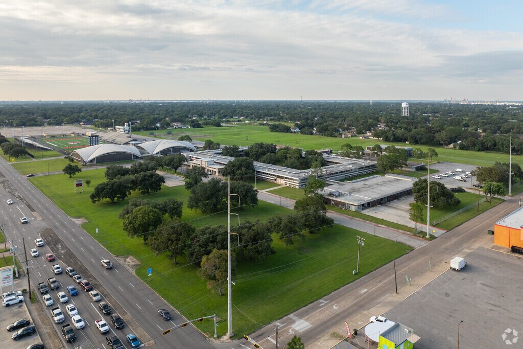 Jefferson Middle School is located in Port Arthur, TX.