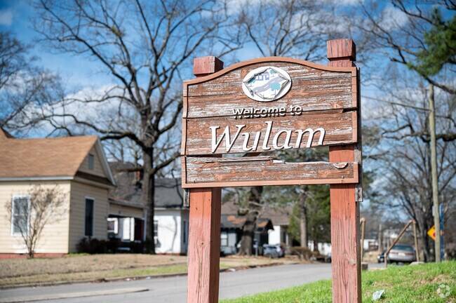Welcome in to the quaint neighborhood of Wylam.