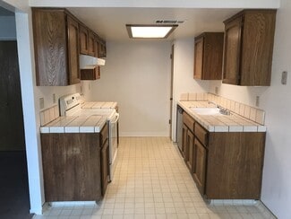 49400 River Park Rd Unit 24, Oakhurst, CA 93644