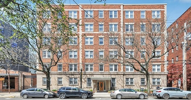 Building-Exterior-01-Howe-Place-New-Haven-CT-4