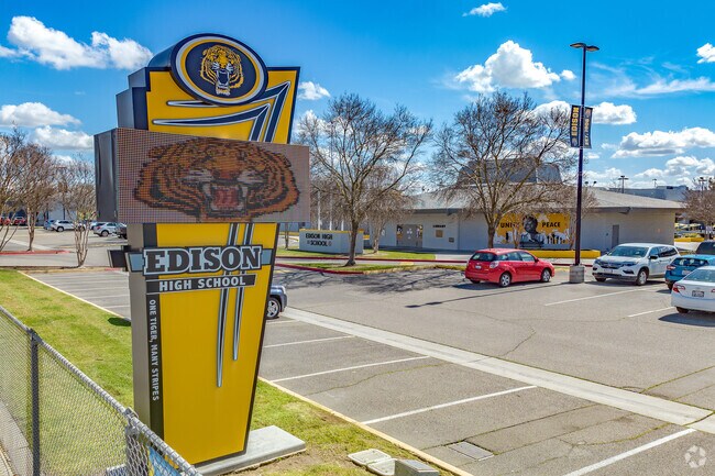 Edison High School serves grades 9-12 in Fresno.