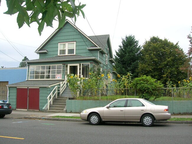 4743 N Albina Ave unit A, Portland, OR 97217 - photo 2