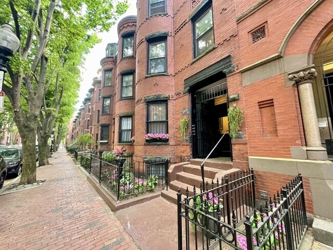 24 Wellington St unit 2, Boston, MA 02118 - photo 7