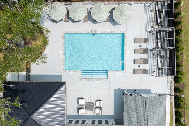 Resort-Style Sparkling Pool