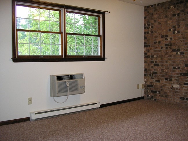 Grove Manor Apartments, Middlefield, OH 44062 - photo 7
