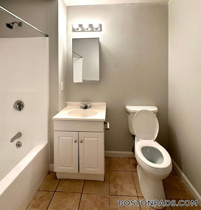 8 Portland St unit 207, Worcester, MA 01608 - photo 7