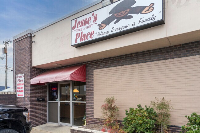 Jesse's Place restaurant in Ballentine Place is know for New York-style hotdogs.