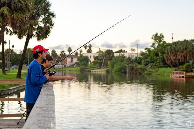 Dean Porter Park has multiple docks that are used for fishing or birdwatching.