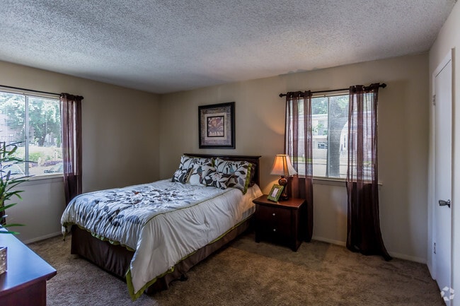 2BR, 2BA - 948 SF - Master Bedroom