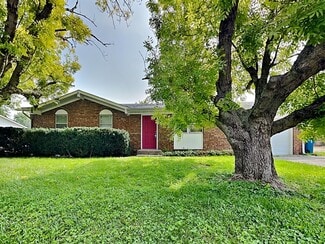 141 West St, Whiteland, IN 46184