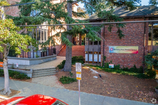 Berkeley Rose Waldorf School has quality teachers in Alameda County.