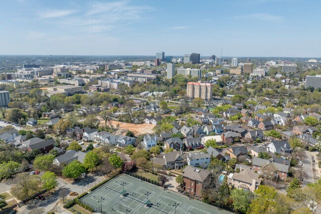 Wales Garden is adjacent to Five Points and 5 minutes from downtown.