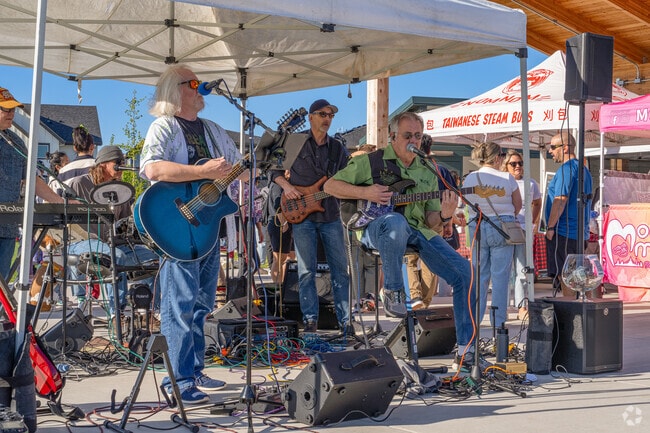 Enjoy live music at South Hillsboro Farmers Market.