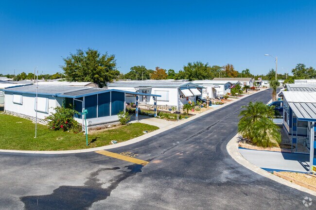 In New Port Richey East there are 55+ communities for the active retiree.