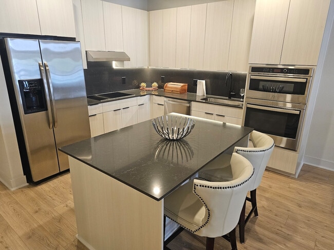 2137 Pelham Dr unit FL1-ID1028915P, Houston, TX 77019 - photo 3