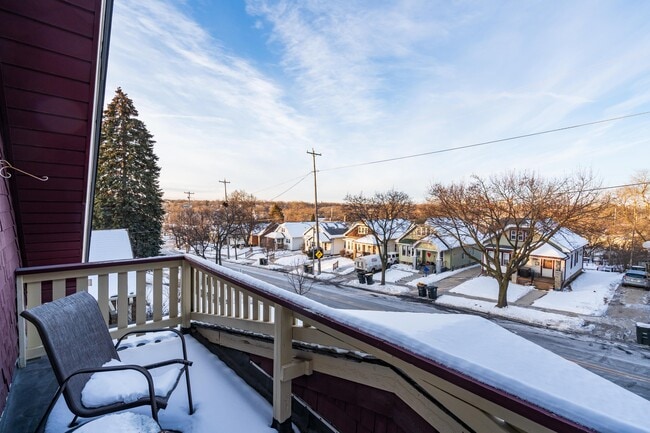 1298 N 68th St unit Upper, Milwaukee, WI 53213 - photo 5